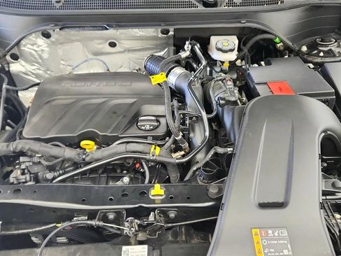 Used 2024 Chevrolet Trax RS w/ Sunroof Package FWD image 20