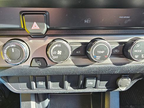 Used 2020 Toyota Tacoma TRD Off-Road image 40