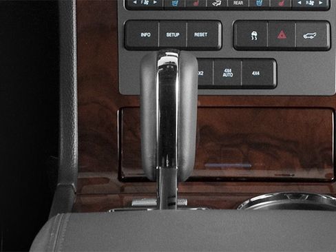 Used 2014 Lincoln Navigator 4WD image 13