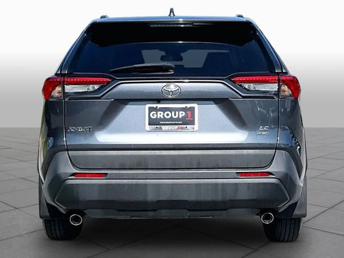 Used 2021 Toyota RAV4 LE AWD/4WD image 5