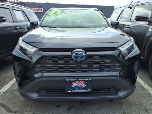 Used 2023 Toyota RAV4 XLE w/ Convenience Package image 2