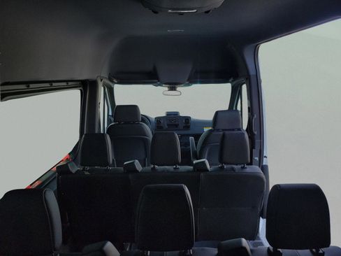 Used 2025 Mercedes-Benz Sprinter 2500 image 8