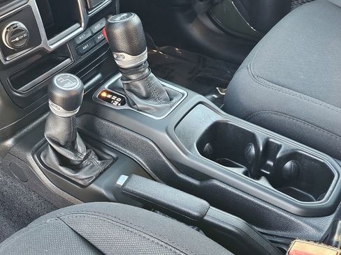 Used 2021 Jeep Wrangler Unlimited Sport image 31