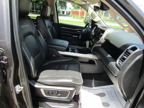 Used 2021 RAM 1500 Laramie AWD/4WD image 18