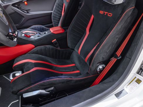 Used 2022 Lamborghini Huracan STO image 65