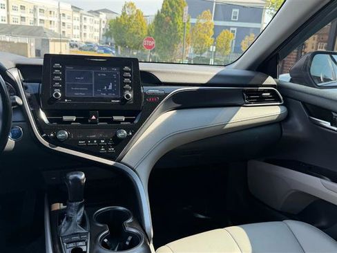 Used 2021 Toyota Camry SE Hybrid FWD image 20