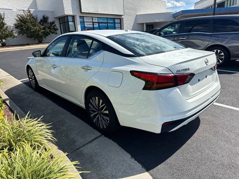Used 2025 Nissan Altima 2.5 SV FWD image 3