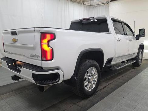 Used 2024 Chevrolet Silverado 2500 High Country w/ High Country Premium Package AWD/4WD image 3