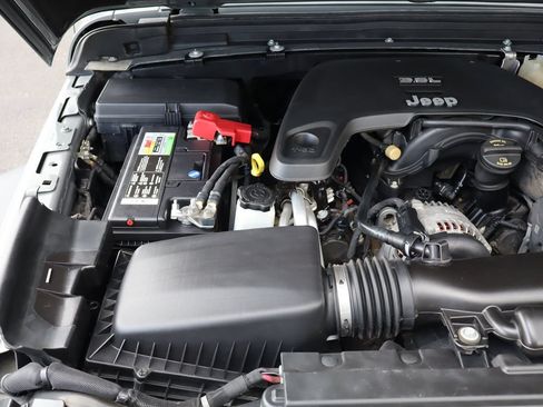 Used 2019 Jeep Wrangler Unlimited Sport S AWD/4WD image 38