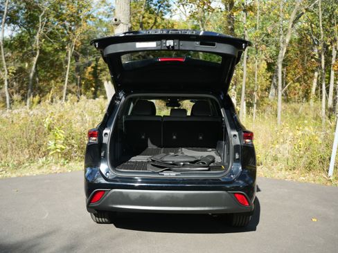 Used 2022 Toyota Highlander XLE image 7