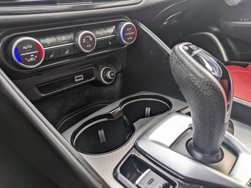 Used 2022 Alfa Romeo Giulia Veloce image 24