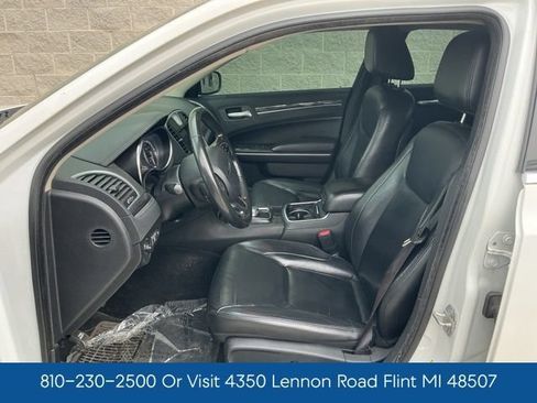 Used 2019 Chrysler 300 Touring w/ Quick Order Package 2EF RWD image 14