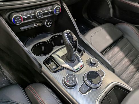 Used 2025 Alfa Romeo Giulia AWD w/ Driving Assist Package image 15
