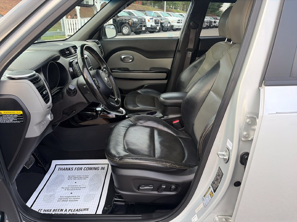 Used 2014 Kia Soul + w/ Primo Package FWD image 10