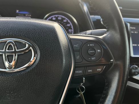 Used 2018 Toyota Camry SE FWD image 25