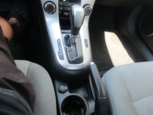 Used 2011 Chevrolet Cruze LT FWD image 32