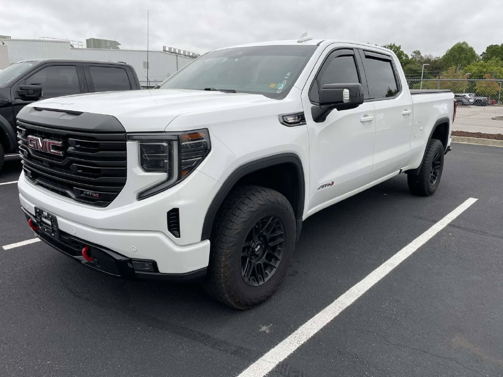 Used 2022 GMC Sierra 1500 AT4 w/ Technology Package AWD/4WD image 4