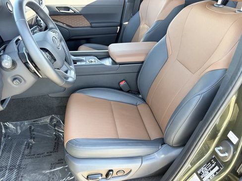 Used 2025 Lexus GX 550 w/ Cold Area Package AWD/4WD image 6