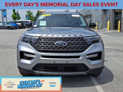 Certified 2022 Ford Explorer XLT w/ Equipment Group 202A AWD/4WD image 3