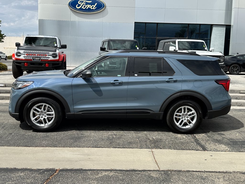 New 2026 Ford Explorer Active RWD image 3