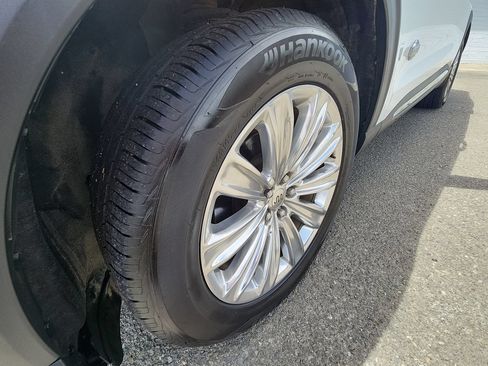 Used 2021 Ford Explorer King Ranch w/ Premium Technology Package RWD image 19