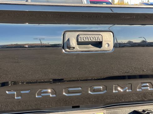 Used 2019 Toyota Tacoma SR image 29
