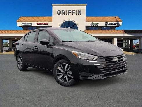 Used 2025 Nissan Versa SV FWD image 2