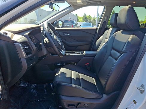 Certified 2023 Nissan Rogue SV w/ SV Premium B Package AWD/4WD image 13