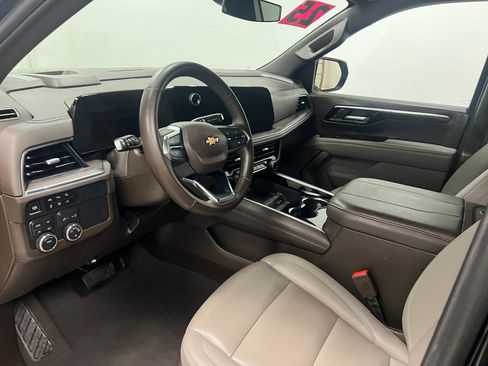 Used 2025 Chevrolet Suburban LT image 26