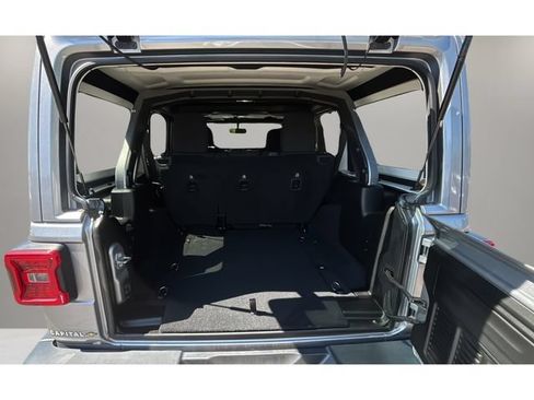 Used 2018 Jeep Wrangler Unlimited Sahara AWD/4WD image 31