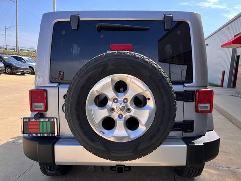 Used 2015 Jeep Wrangler Unlimited Sahara w/ Dual Top Group image 4