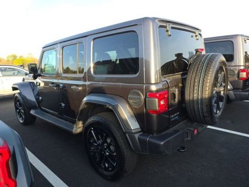 Used 2025 Jeep Wrangler Unlimited Sahara image 2