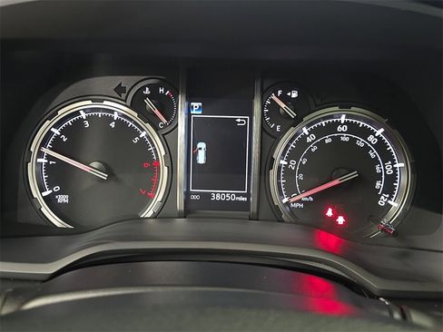 Used 2020 Toyota 4Runner Venture w/ Moonroof Package image 21