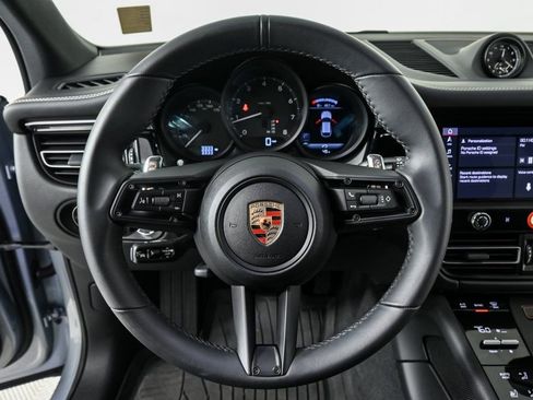 Certified 2025 Porsche Macan image 9