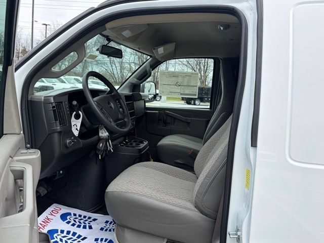 New 2026 GMC Savana 2500 w/ Driver Convenience Package RWD image 19