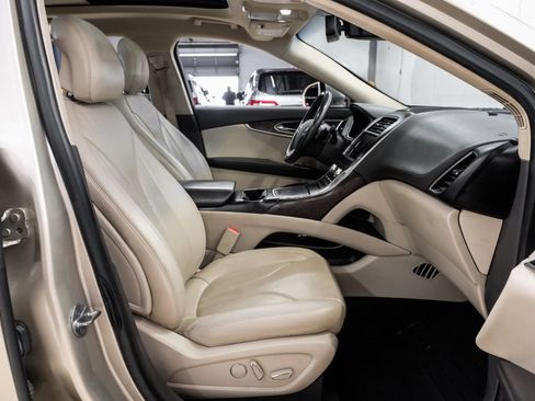 Used 2017 Lincoln MKX Reserve w/ Lincoln MKX Climate Package FWD image 33