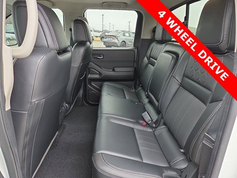 Used 2024 Nissan Frontier SL w/ Technology Package image 10