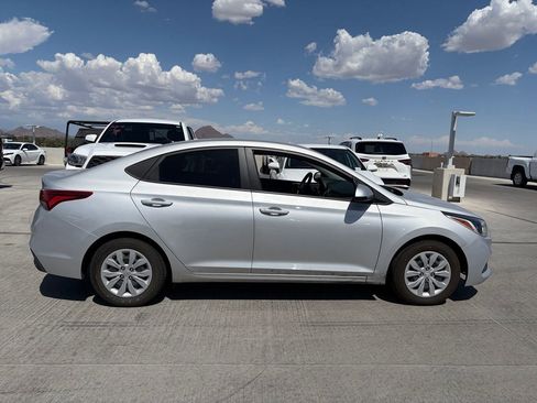 Used 2021 Hyundai Accent SE FWD image 3