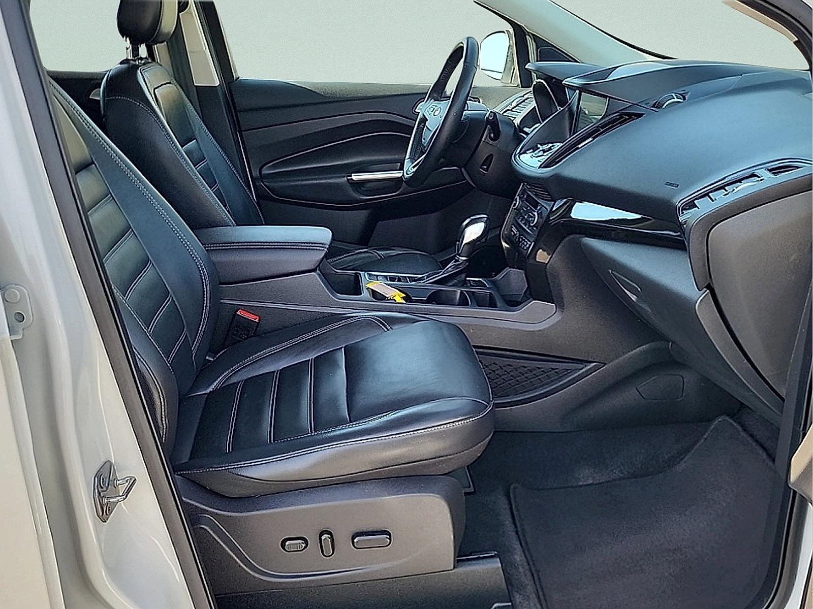 Used 2019 Ford Escape Titanium AWD/4WD image 9