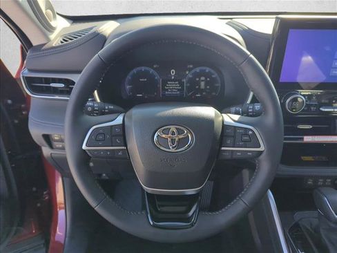 New 2026 Toyota Highlander Limited image 16