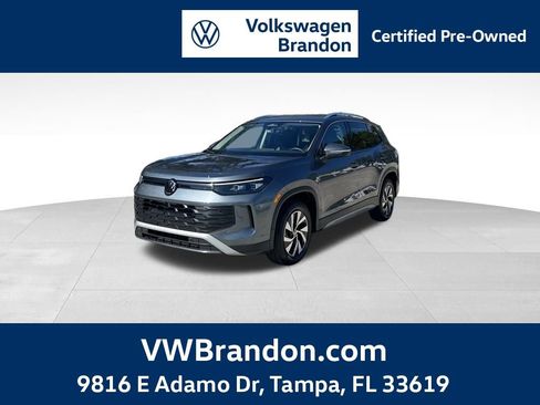 Used 2025 Volkswagen Tiguan S image 1