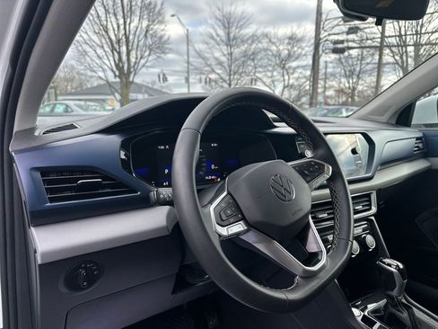 Used 2023 Volkswagen Taos SE image 6