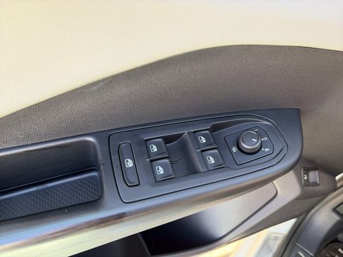 Used 2022 Volkswagen Taos SE AWD/4WD image 13