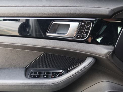 Used 2017 Porsche Panamera 4S image 12