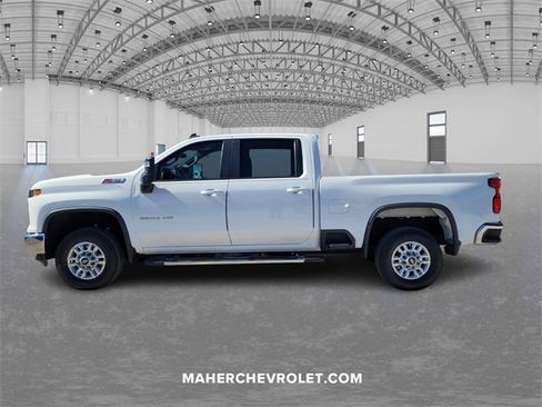 Used 2024 Chevrolet Silverado 2500 LT w/ Z71 Off-Road Package image 4