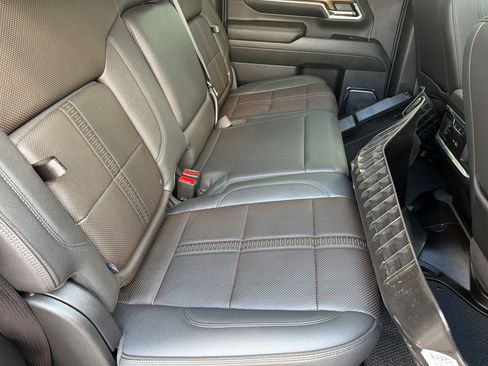 Used 2024 Chevrolet Silverado 2500 High Country w/ High Country Premium Package AWD/4WD image 30