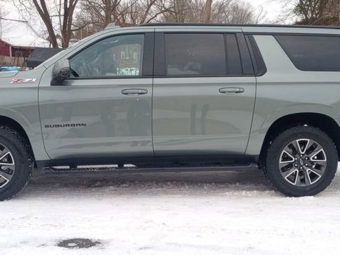 Used 2023 Chevrolet Suburban Z71 w/ Luxury Package image 4