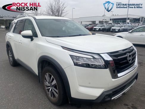 Used 2023 Nissan Pathfinder SL image 1