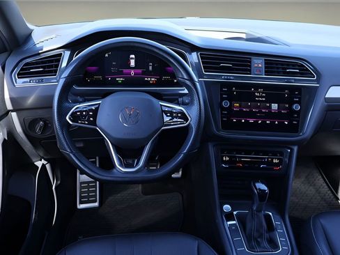 Used 2023 Volkswagen Tiguan SE R-Line image 14