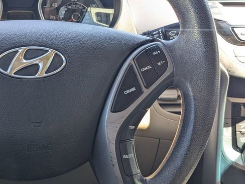 Used 2013 Hyundai Elantra GLS image 17